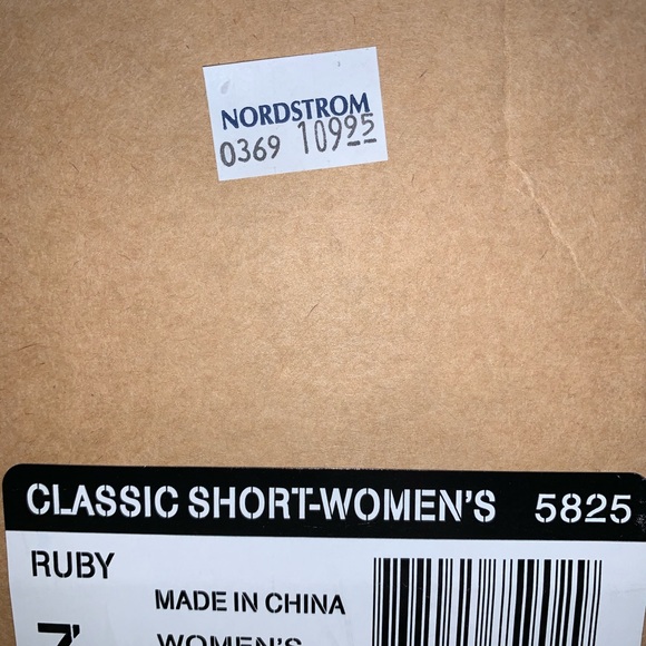 UGG short boot in RUBY - Picture 5 of 7